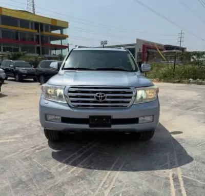 Toyota Land Cruiser VXR V8