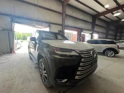 Lexus LX 600