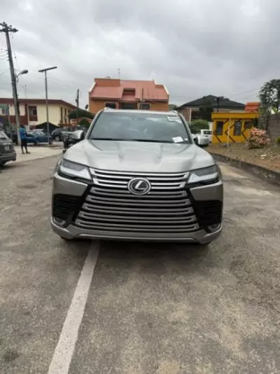 Lexus LX 600