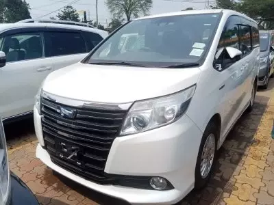 Toyota Noah Hybrid