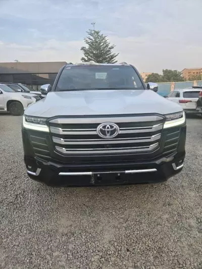 Toyota Land Cruiser VXR V8