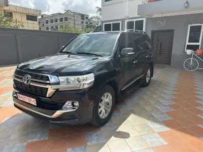 Toyota  Land Cruiser VXR V8