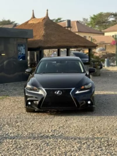 Lexus IS