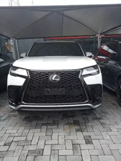 Lexus LX 600