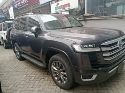 Toyota Landcruiser 300