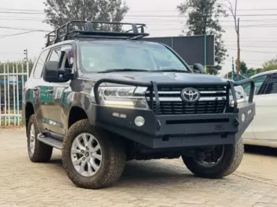 Toyota  Land Cruiser VXR V8