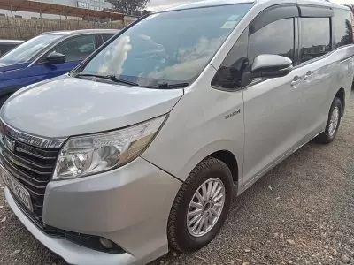 Toyota Noah Hybrid