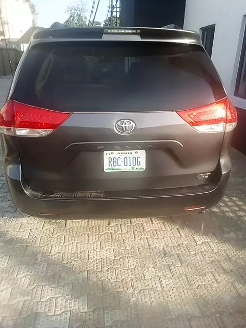 Toyota Sienna   - 2013