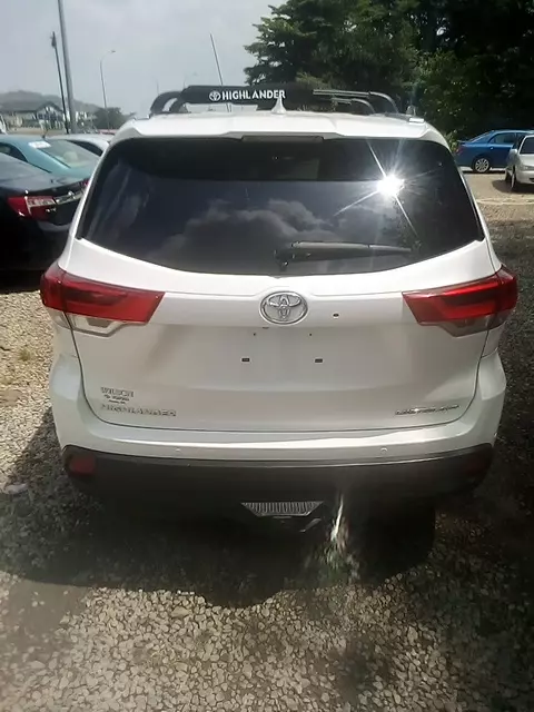 Toyota Highlander   - 2014