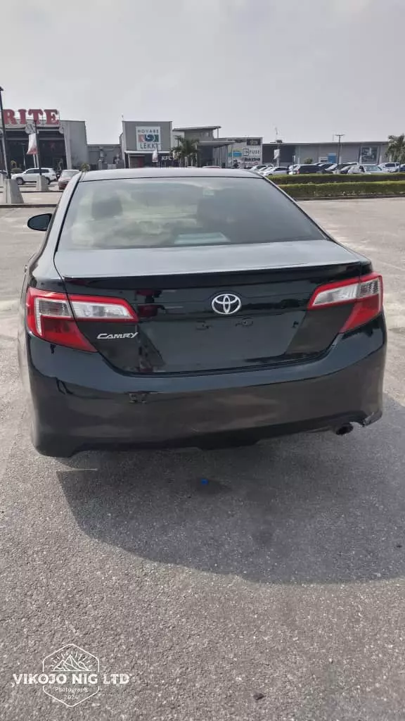 Toyota Camry   - 2012