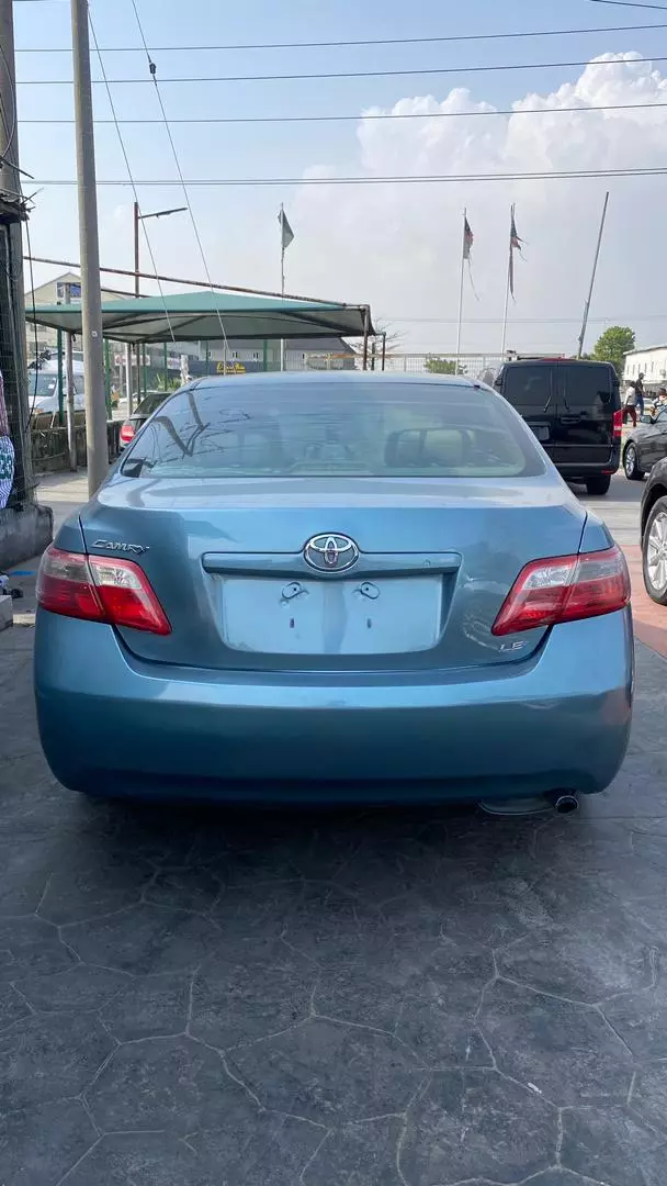 Toyota Camry   - 2009