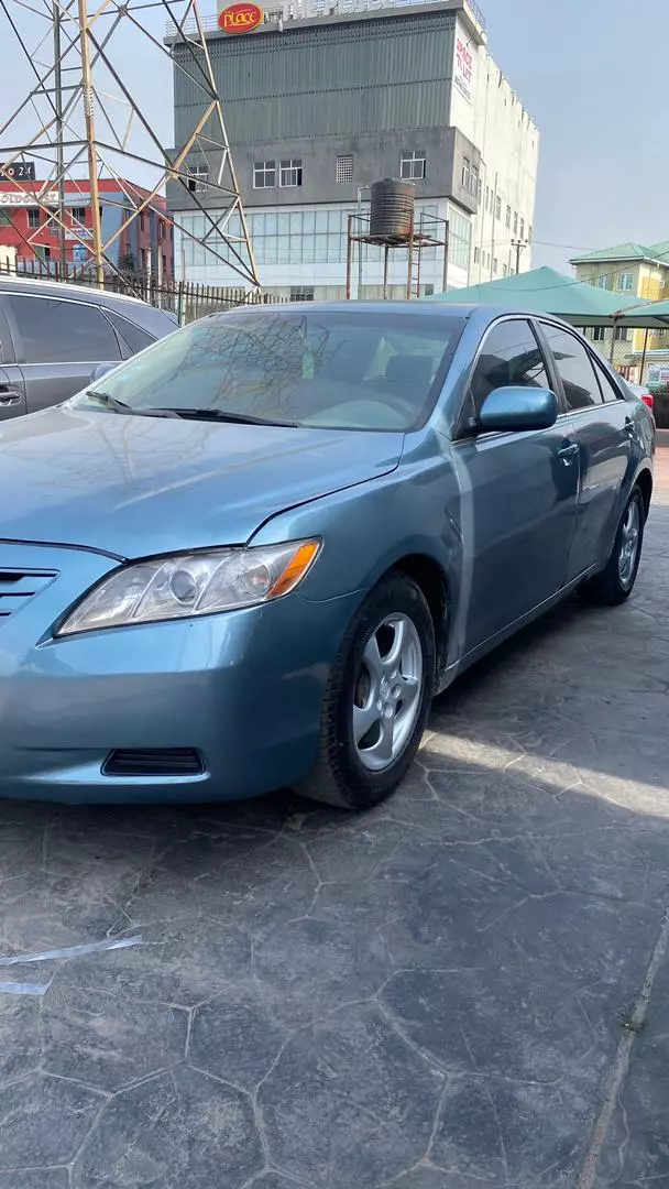 Toyota Camry   - 2009