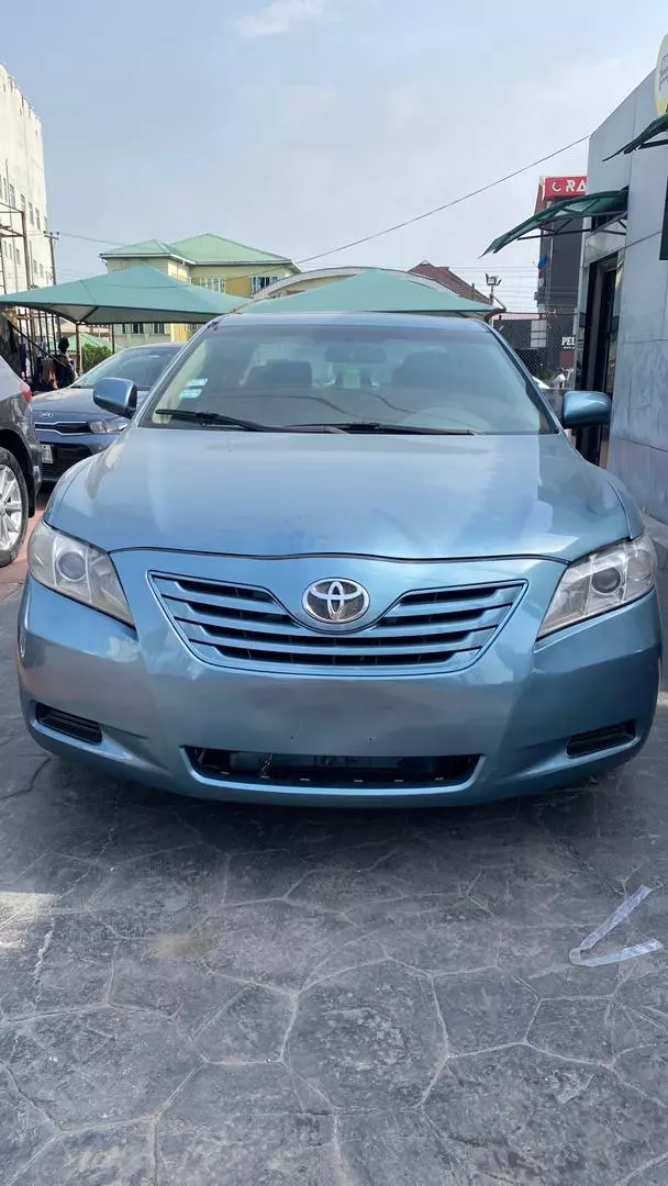 Toyota Camry   - 2009