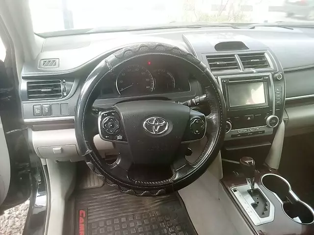 Toyota Camry   - 2012