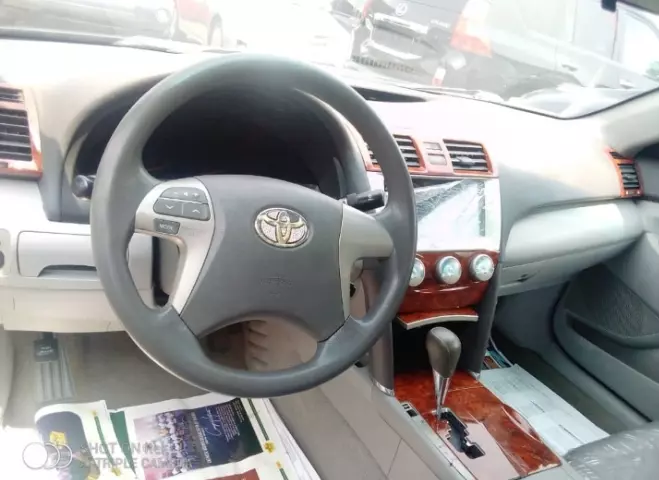 Toyota Camry   - 2009