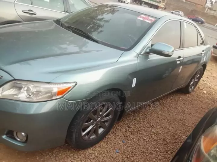 Toyota camry   - 2010