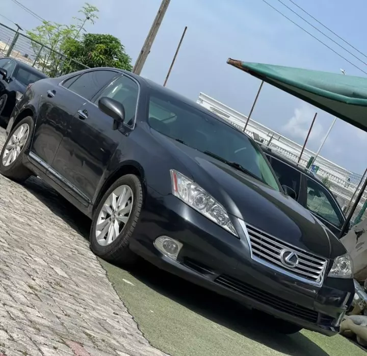 Lexus ES   - 2010