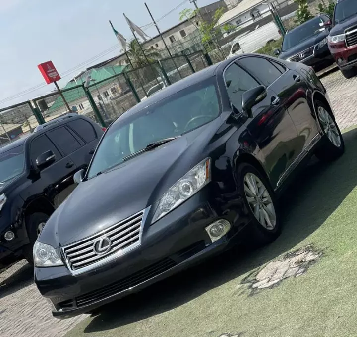 Lexus ES   - 2010