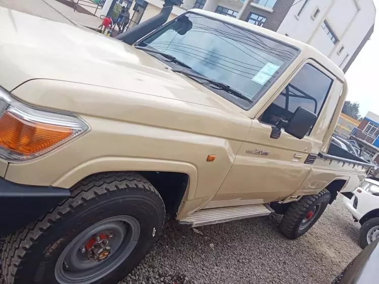 Toyota Land Cruiser 79 Single Cabin