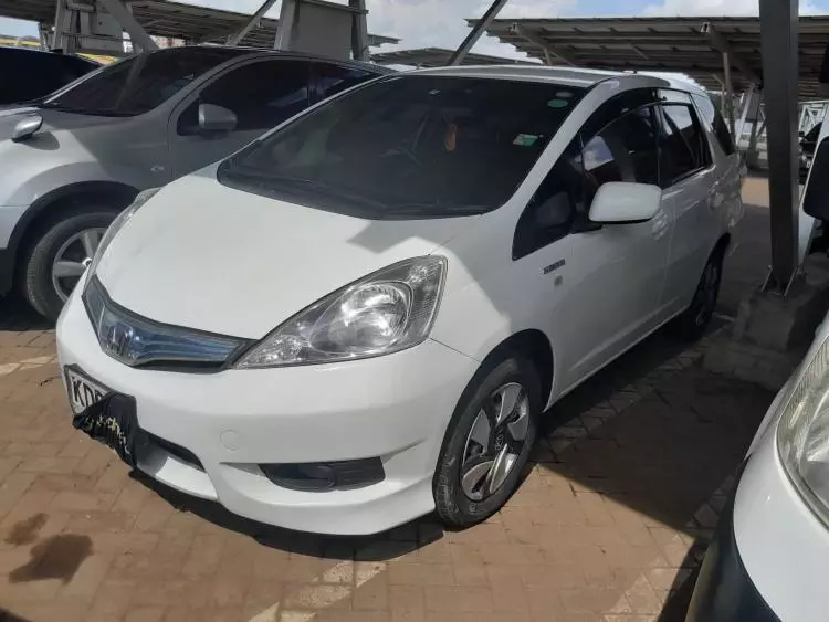 Honda Fit shuttle hybrid