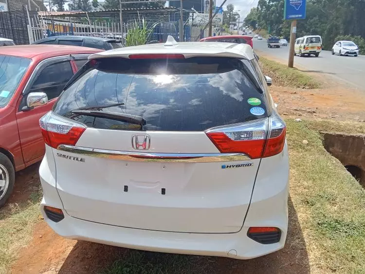 Honda Fit shuttle hybrid