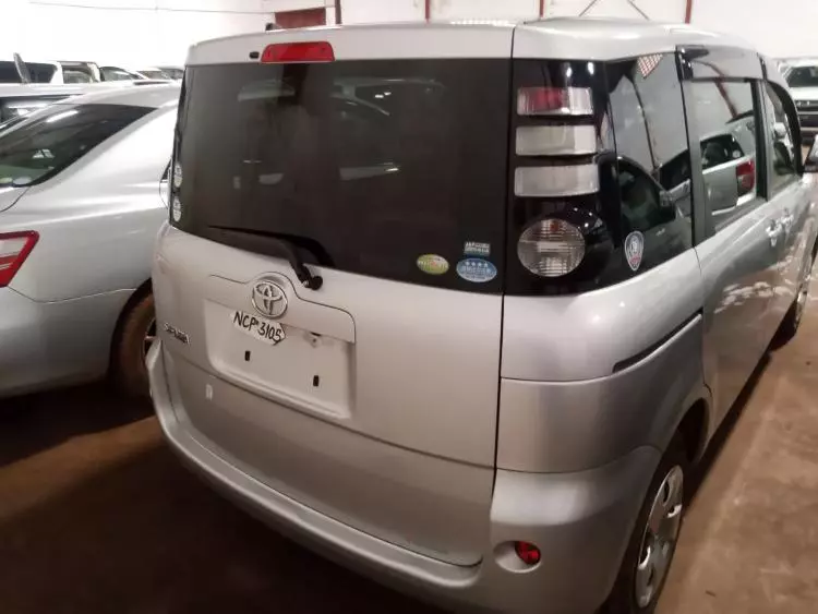 Toyota Sienta