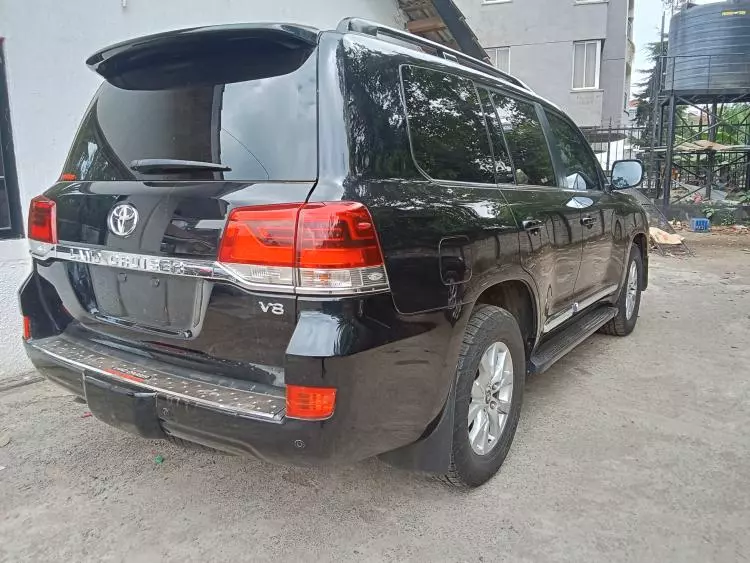 Toyota Land Cruiser V8