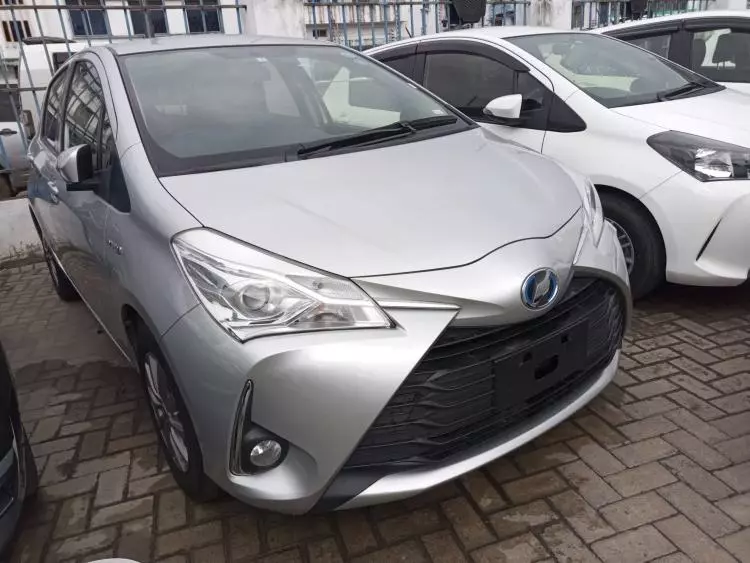 Toyota vitz hybrid