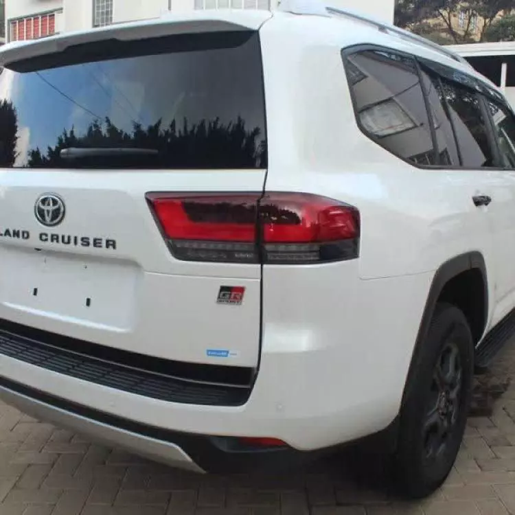 Toyota Landcruiser 300 GR Sport