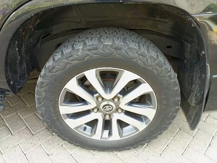 Toyota Landcruiser  V8