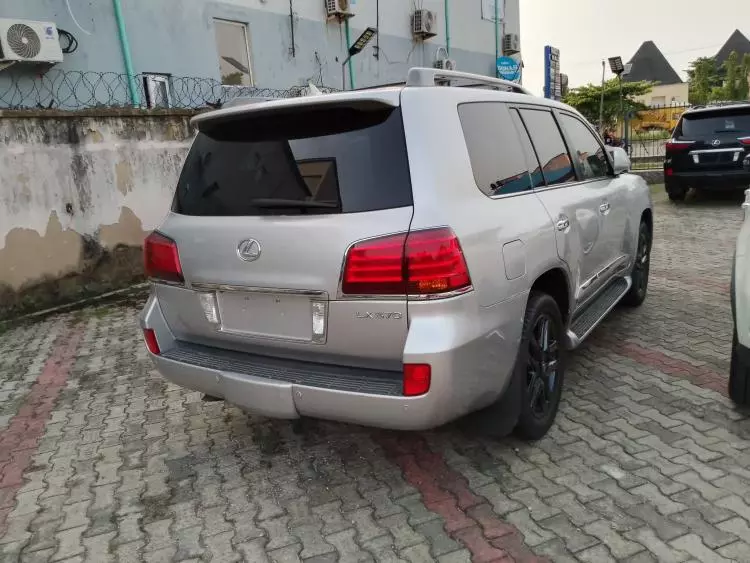 Lexus LX 570