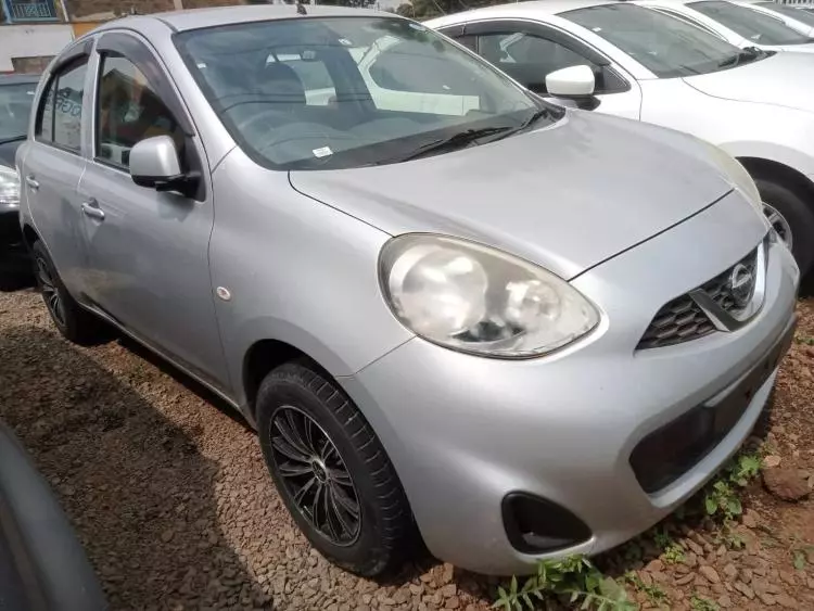 Nissan March 