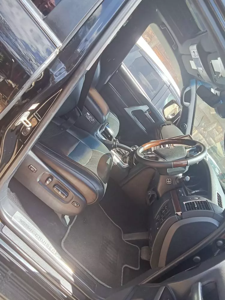 Toyota Land Cruiser V8