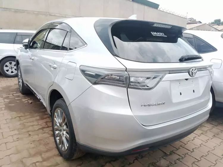 Toyota Harrier hybrid 