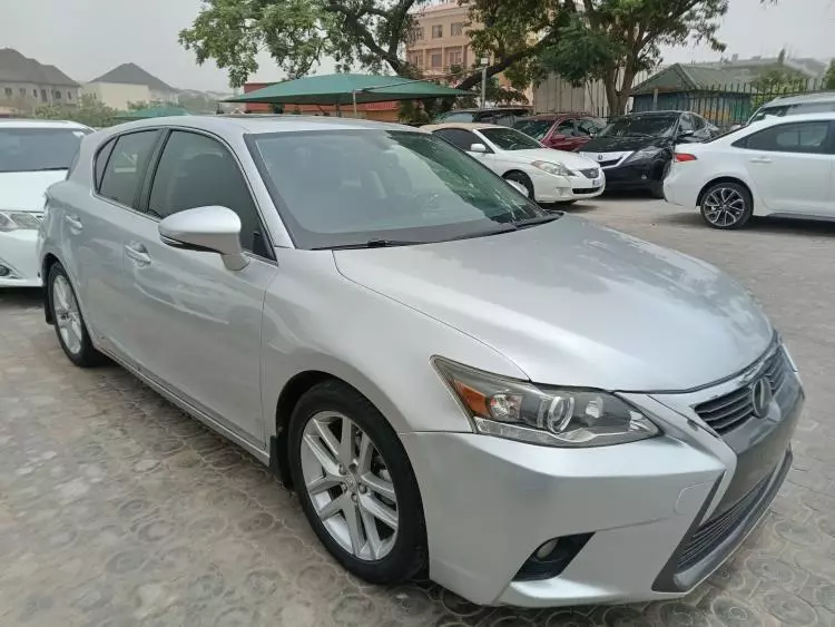 Lexus CT 200h