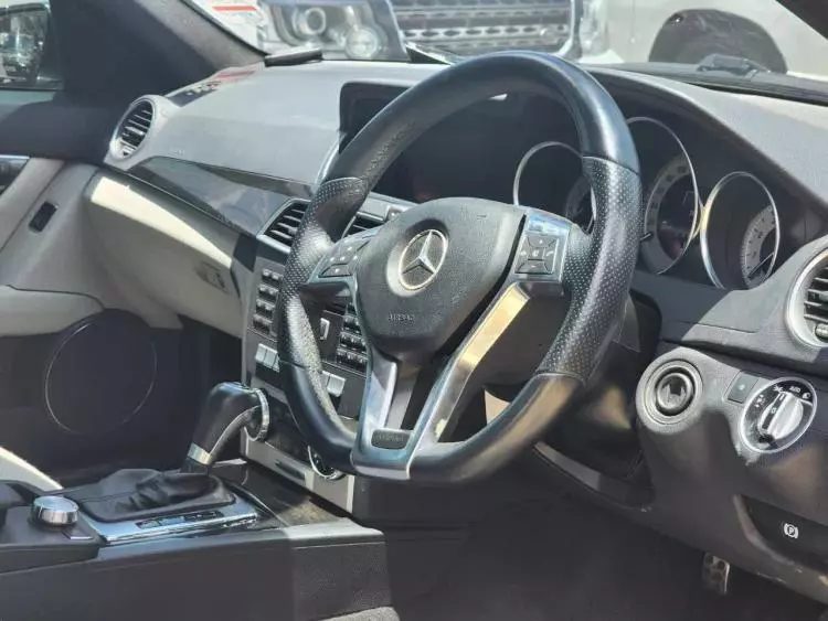 Mercedes-Benz C200
