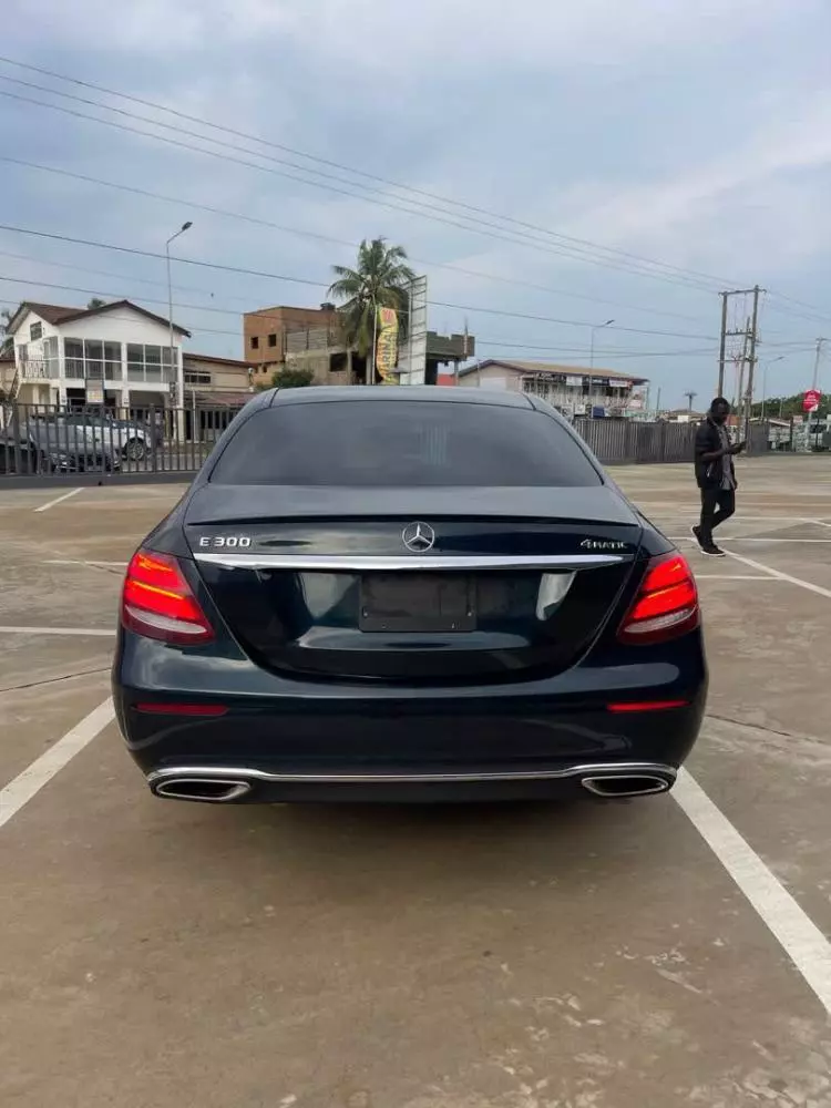 Mercedes-Benz E 300