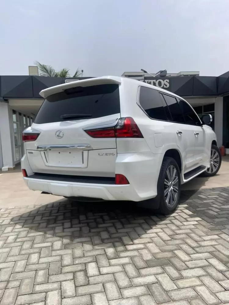 Lexus LX 570