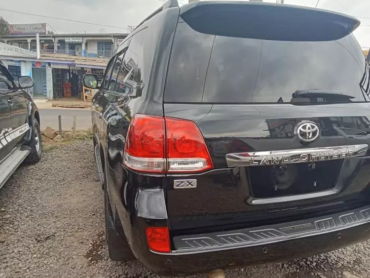 Toyota Land Cruiser V8