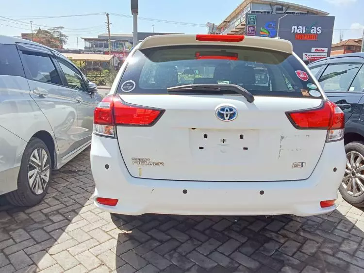 Toyota Fielder hybrid