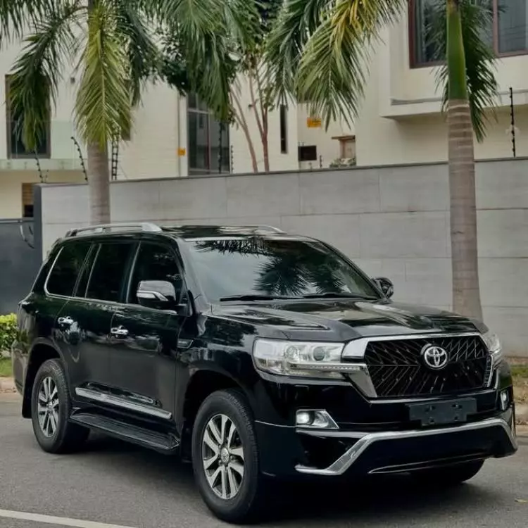 Toyota Land Cruiser GXR