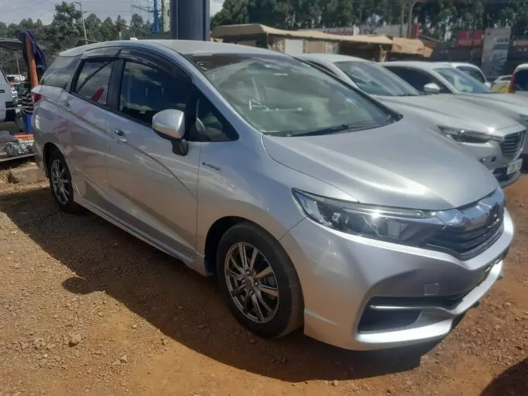 Honda Fit shuttle hybrid