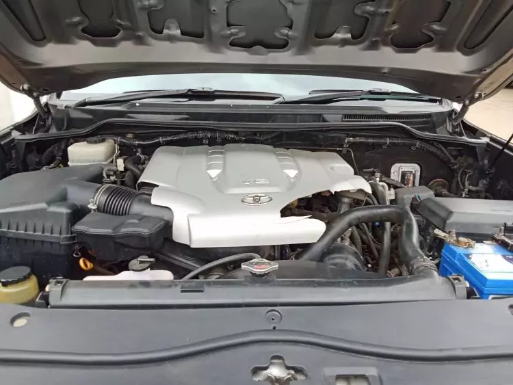 Toyota Landcruiser  V8