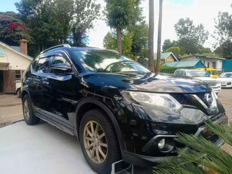 Nissan X-TRAIL