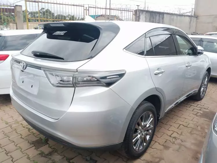 Toyota Harrier hybrid 