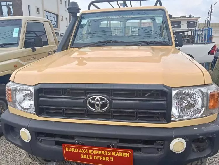 Toyota Land Cruiser 79 Single Cabin