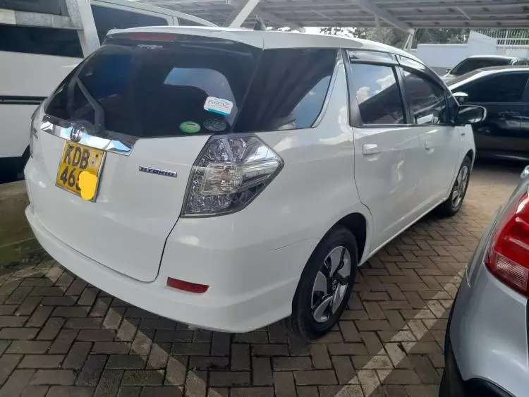 Honda Fit shuttle hybrid