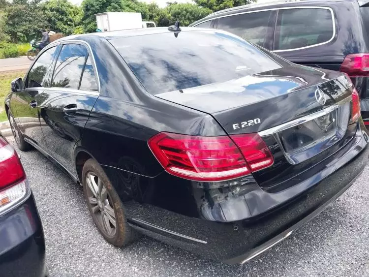 Mercedes-Benz E 220