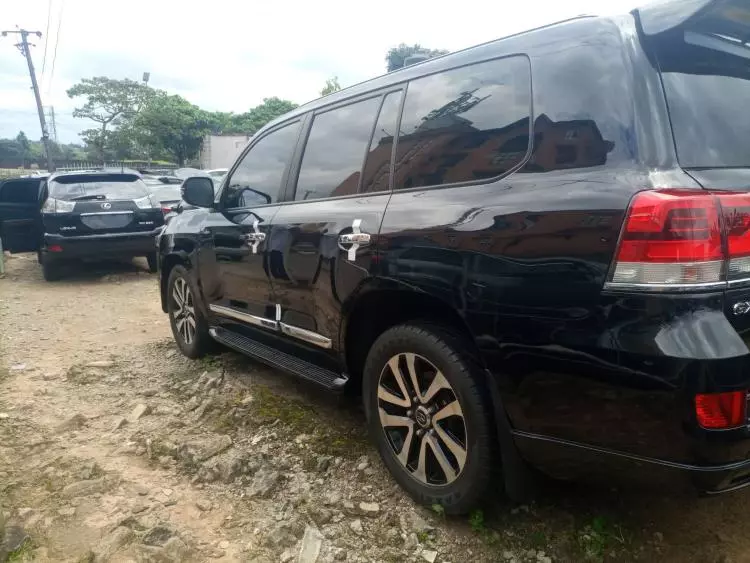 Toyota Landcruiser  V8