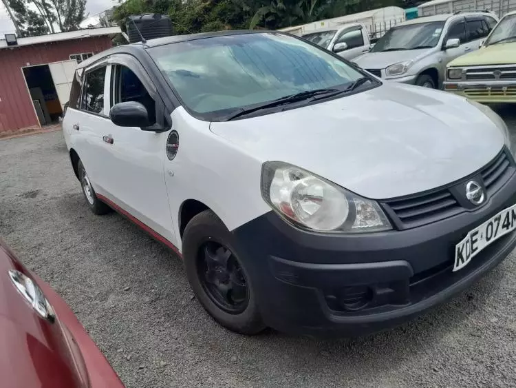 Nissan Advan 